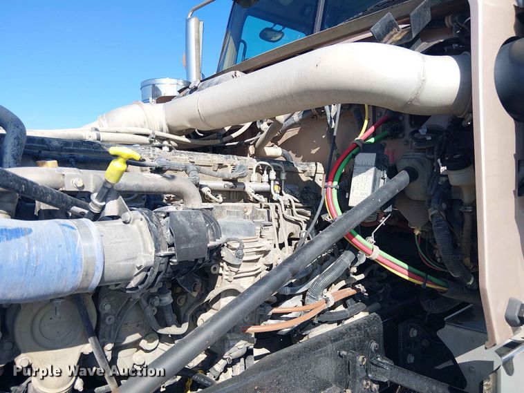image for item YA3570 2021 Western Star 4900 semi truck
