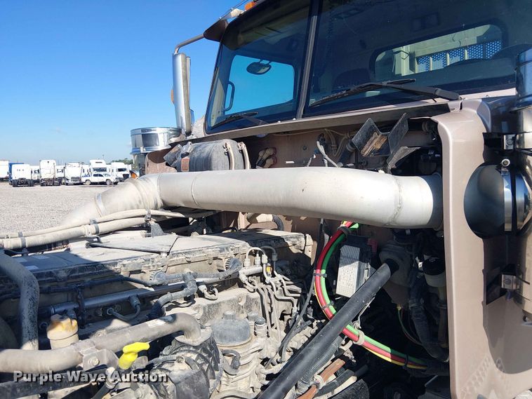 image for item YA3570 2021 Western Star 4900 semi truck