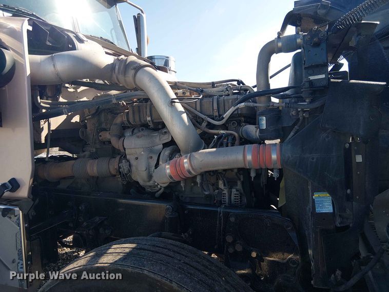 image for item YA3570 2021 Western Star 4900 semi truck