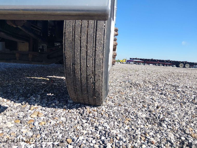 image for item YA3570 2021 Western Star 4900 semi truck