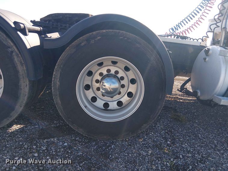 image for item YA3570 2021 Western Star 4900 semi truck