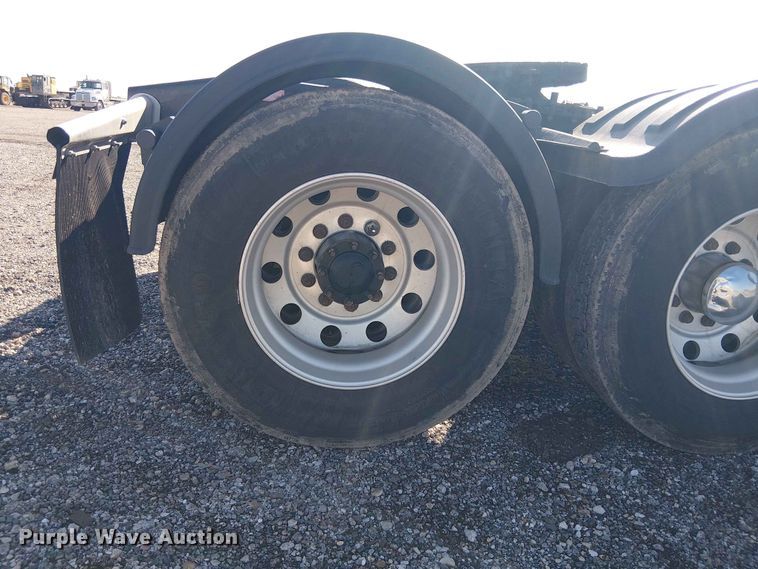 image for item YA3570 2021 Western Star 4900 semi truck
