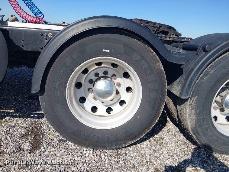 image for item YA3570 2021 Western Star 4900 semi truck