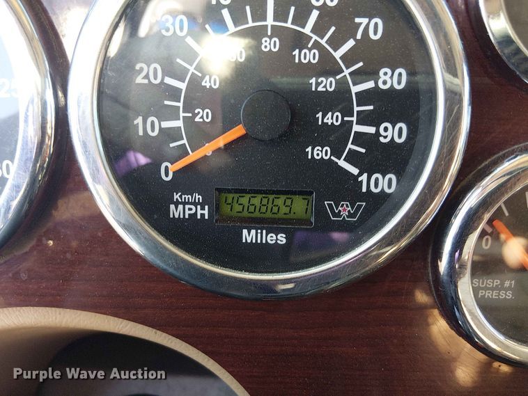 image for item YA3570 2021 Western Star 4900 semi truck