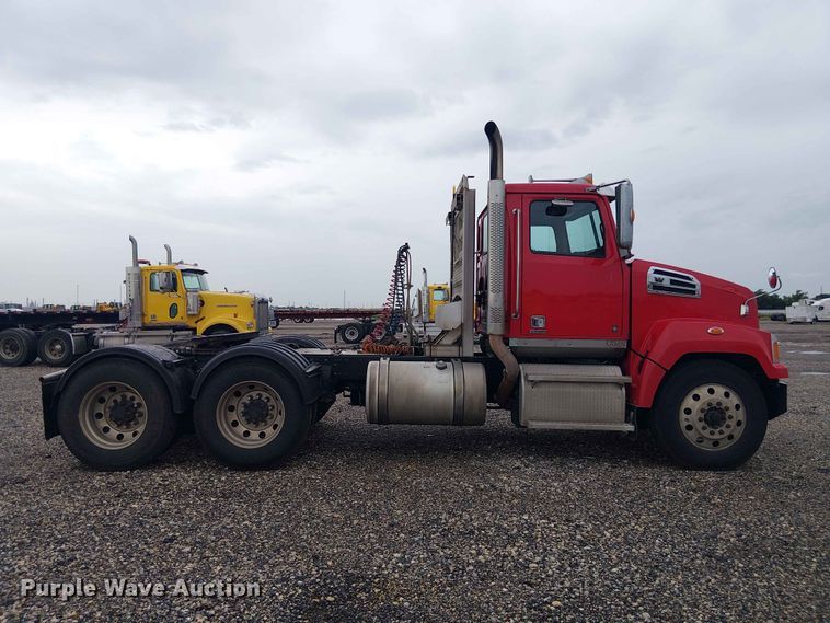 image for item YA3571 2021 Western Star 4700 semi truck
