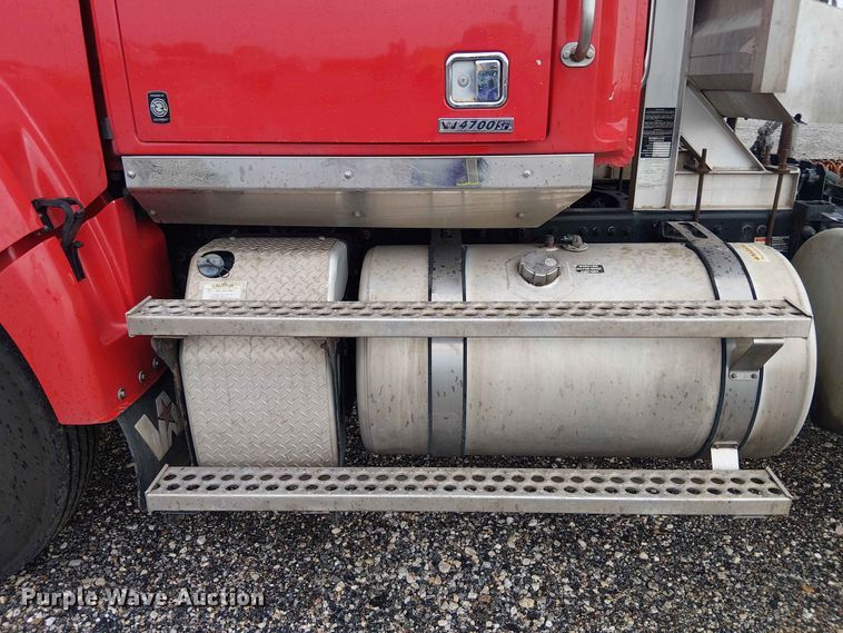 image for item YA3571 2021 Western Star 4700 semi truck