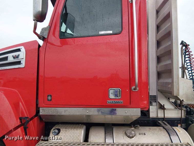 image for item YA3571 2021 Western Star 4700 semi truck