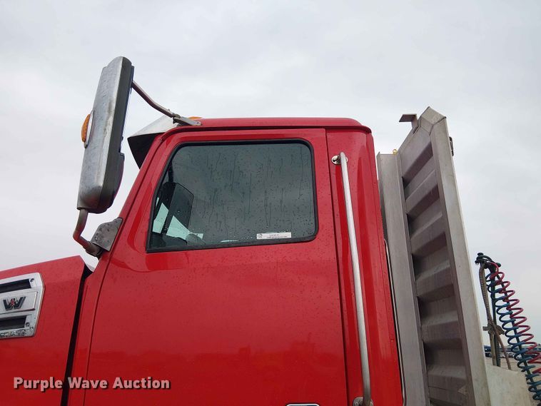 image for item YA3571 2021 Western Star 4700 semi truck