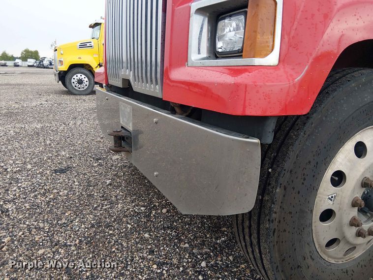 image for item YA3571 2021 Western Star 4700 semi truck