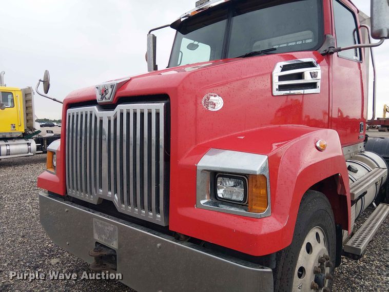 image for item YA3571 2021 Western Star 4700 semi truck