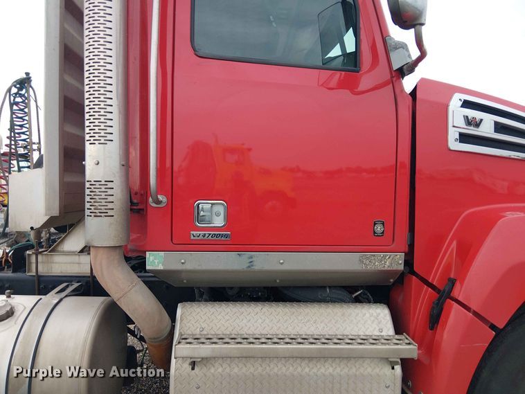 image for item YA3571 2021 Western Star 4700 semi truck