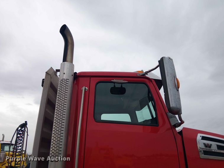 image for item YA3571 2021 Western Star 4700 semi truck