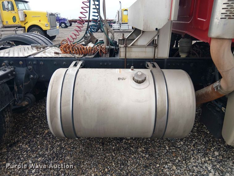 image for item YA3571 2021 Western Star 4700 semi truck