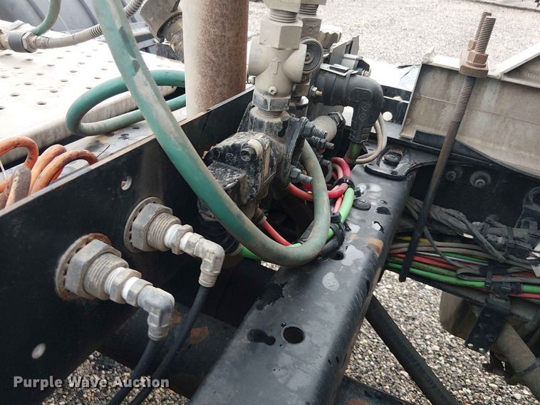 image for item YA3571 2021 Western Star 4700 semi truck
