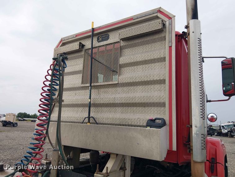 image for item YA3571 2021 Western Star 4700 semi truck