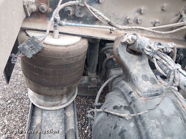 image for item YA3571 2021 Western Star 4700 semi truck