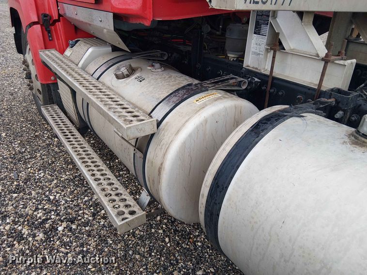 image for item YA3571 2021 Western Star 4700 semi truck