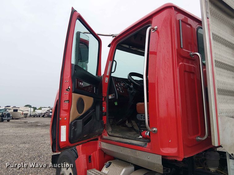 image for item YA3571 2021 Western Star 4700 semi truck