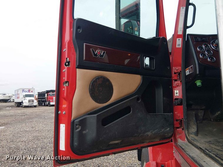image for item YA3571 2021 Western Star 4700 semi truck