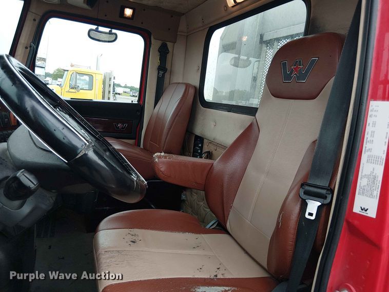 image for item YA3571 2021 Western Star 4700 semi truck
