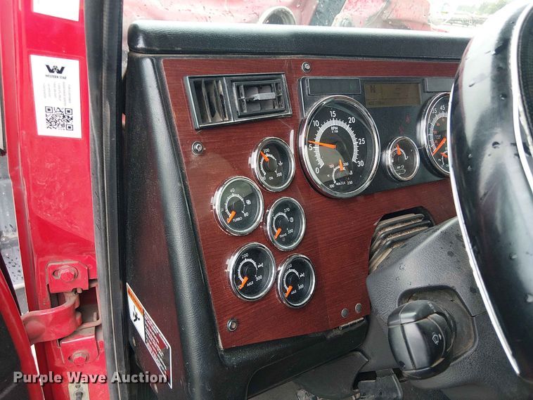 image for item YA3571 2021 Western Star 4700 semi truck