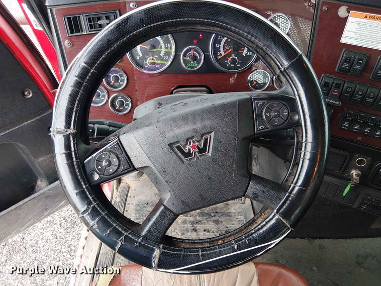 image for item YA3571 2021 Western Star 4700 semi truck