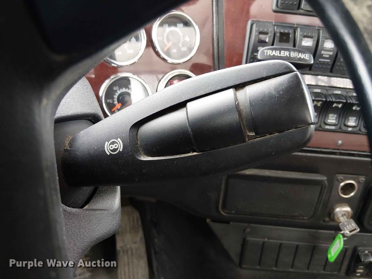 image for item YA3571 2021 Western Star 4700 semi truck