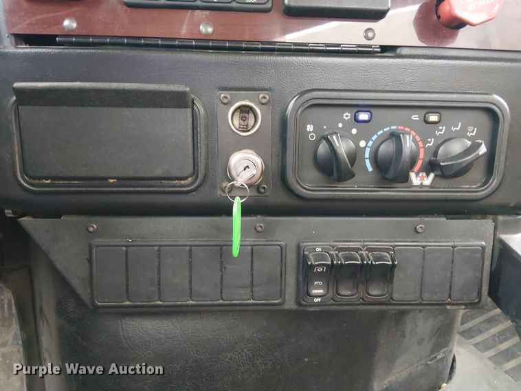 image for item YA3571 2021 Western Star 4700 semi truck