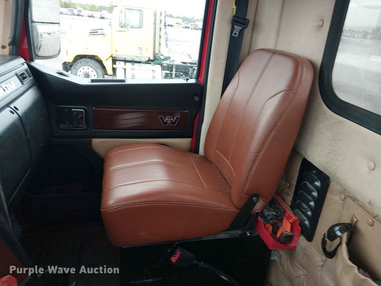image for item YA3571 2021 Western Star 4700 semi truck