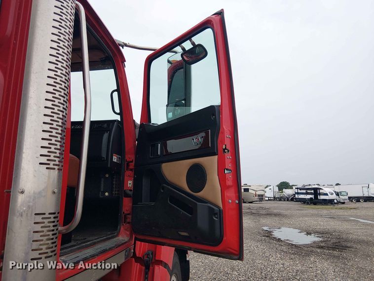 image for item YA3571 2021 Western Star 4700 semi truck