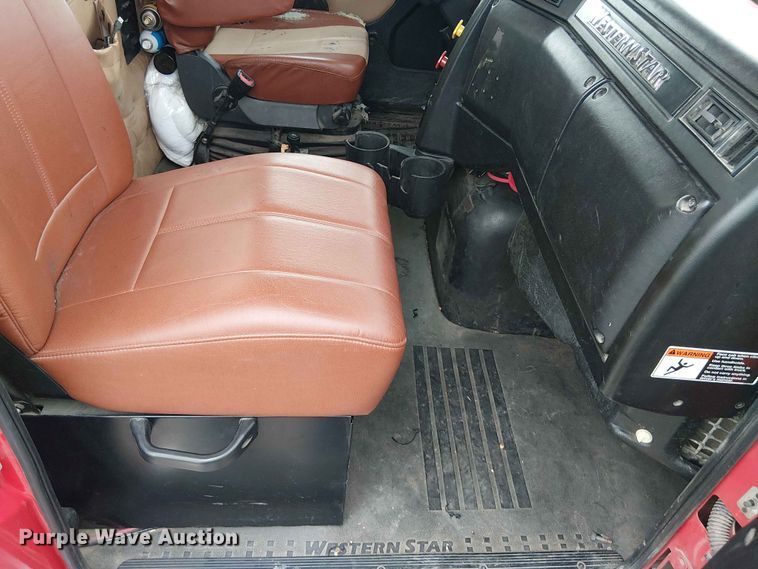 image for item YA3571 2021 Western Star 4700 semi truck