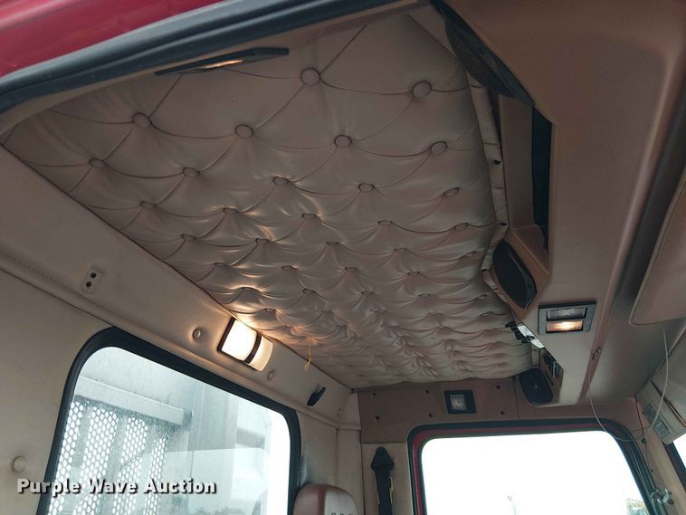 image for item YA3571 2021 Western Star 4700 semi truck