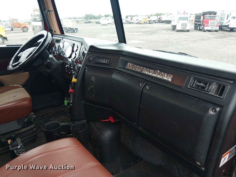 image for item YA3571 2021 Western Star 4700 semi truck