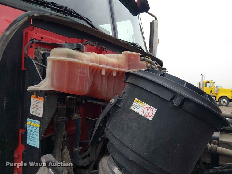 image for item YA3571 2021 Western Star 4700 semi truck
