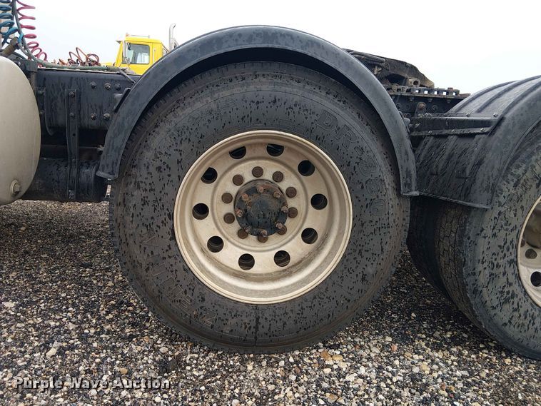 image for item YA3571 2021 Western Star 4700 semi truck