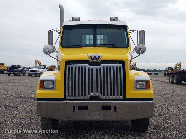 image for item YA3572 2016 Western Star 4700 semi truck