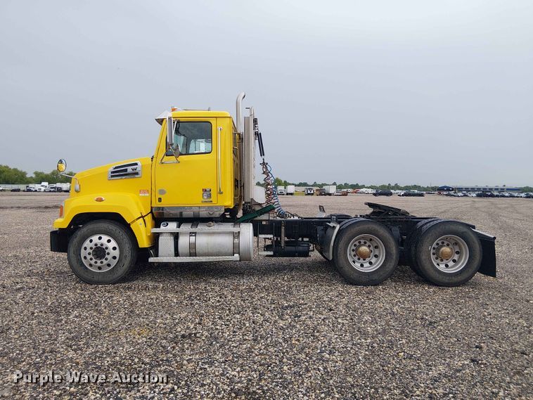 image for item YA3572 2016 Western Star 4700 semi truck