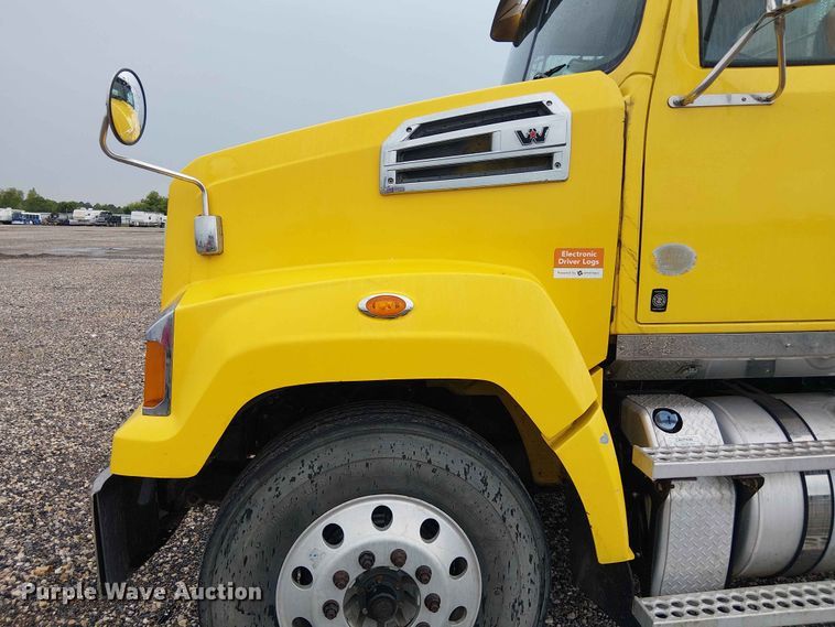 image for item YA3572 2016 Western Star 4700 semi truck