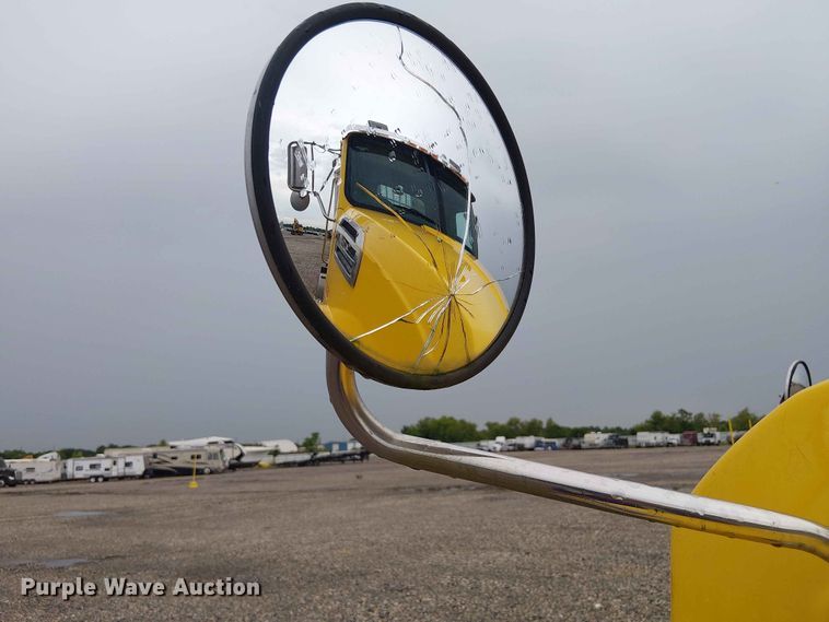 image for item YA3572 2016 Western Star 4700 semi truck