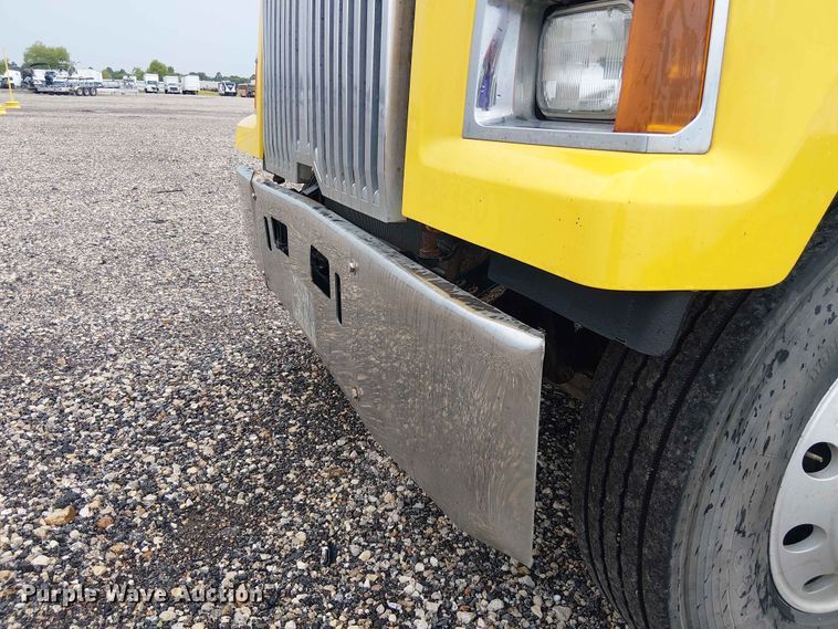 image for item YA3572 2016 Western Star 4700 semi truck