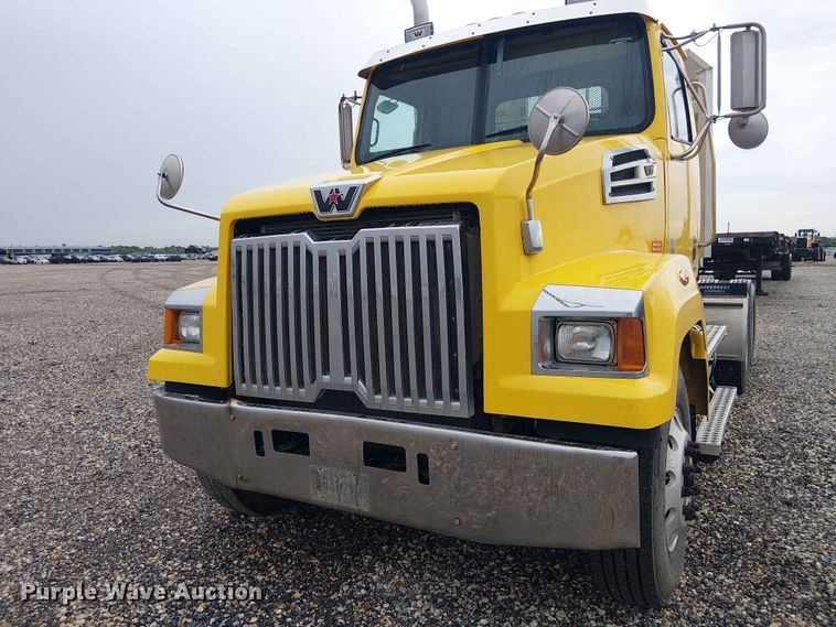 image for item YA3572 2016 Western Star 4700 semi truck