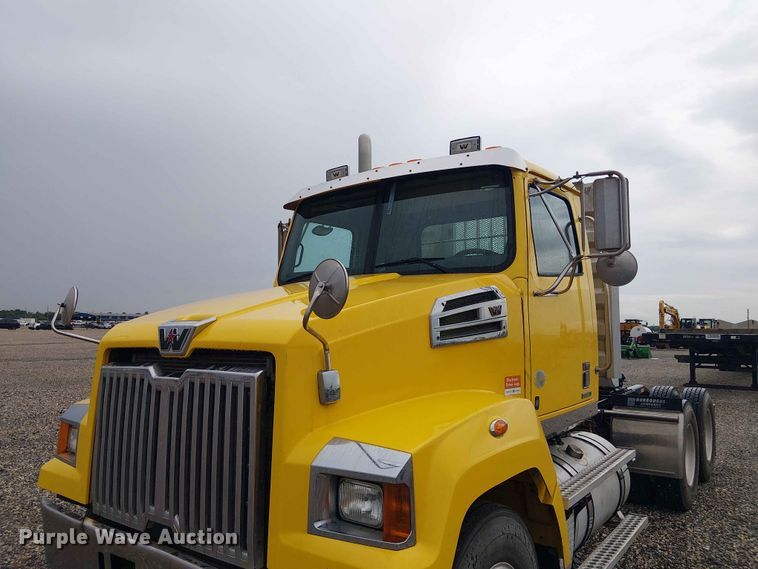 image for item YA3572 2016 Western Star 4700 semi truck