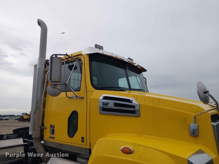 image for item YA3572 2016 Western Star 4700 semi truck