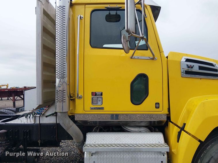 image for item YA3572 2016 Western Star 4700 semi truck