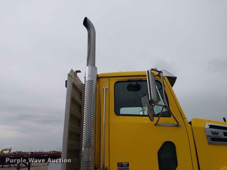 image for item YA3572 2016 Western Star 4700 semi truck