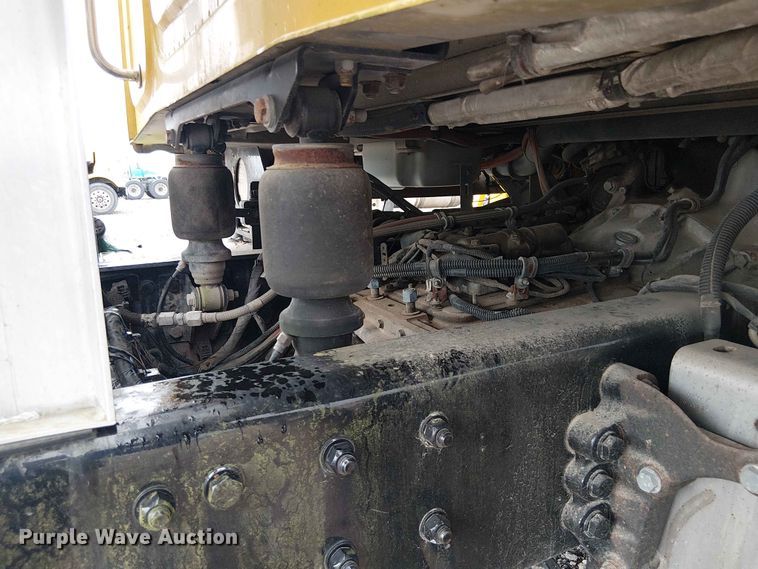 image for item YA3572 2016 Western Star 4700 semi truck