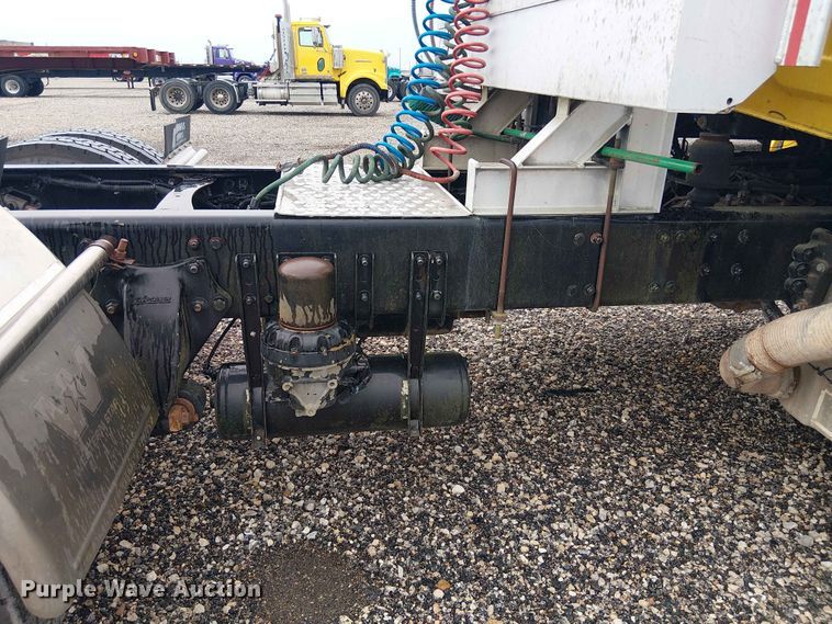 image for item YA3572 2016 Western Star 4700 semi truck