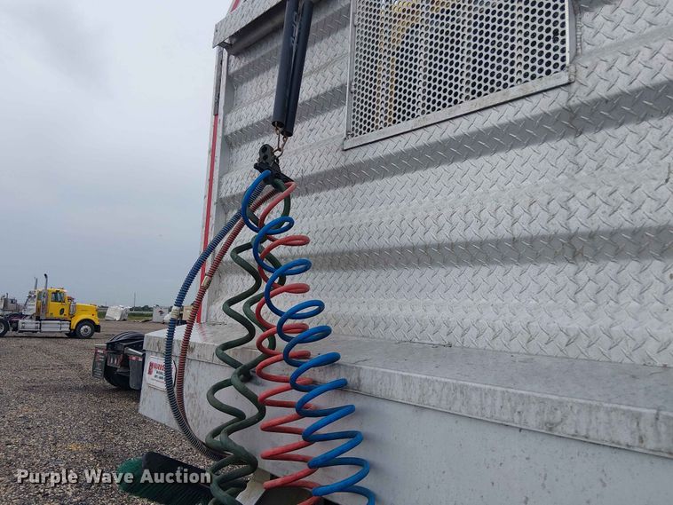 image for item YA3572 2016 Western Star 4700 semi truck