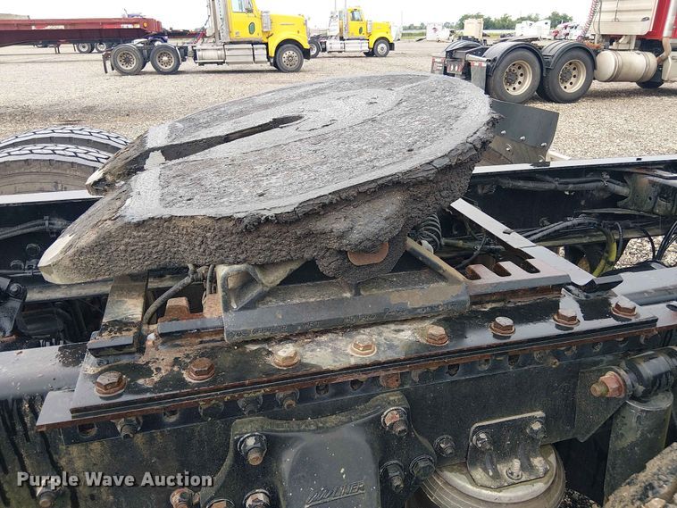 image for item YA3572 2016 Western Star 4700 semi truck