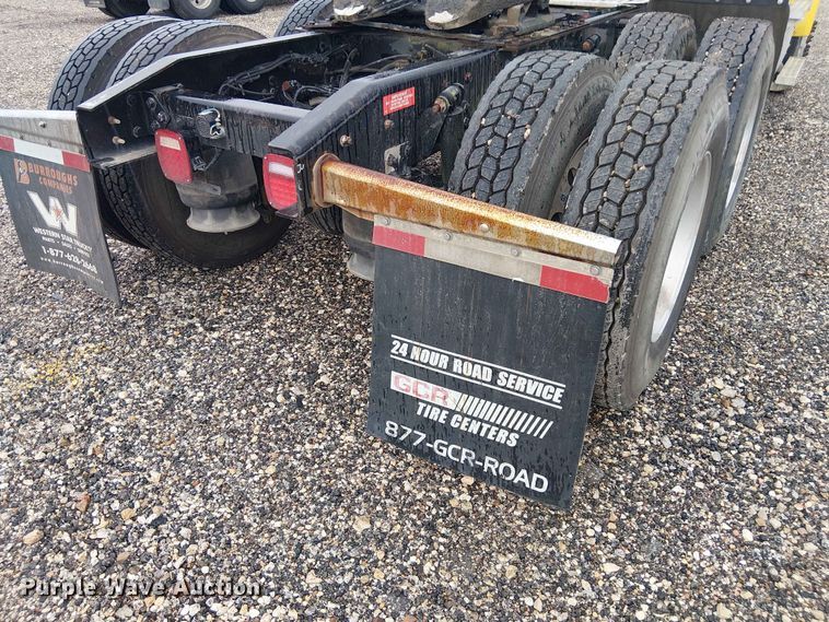 image for item YA3572 2016 Western Star 4700 semi truck